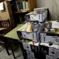 Unos 600 ordenadores del proyecto Abalar se apilan sin uso en los colegios de Barbanza (Galicia)