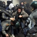 Disturbios en Italia por la victoria de Berlusconi tras la mocion de censura