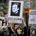 Wikileaks exige a Google y Facebook dar a conocer las citaciones que EEUU les haya enviado (ING)