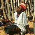 Un bosquimano muere de sed después de que el gobierno de Botsuana prohiba a su comunidad el acceso al agua
