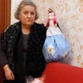 Multan con 1.500 euros a una pensionista por vender muñecas sin autorización
