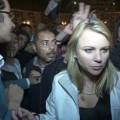 Reportera de la CBS golpeada y atacada sexualmente en Egipto (ENG)