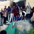 El Ejército intenta aplastar a sangre y fuego la mayor revuelta contra Gadafi