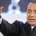 Berlusconi dice entre bromas que es un dictador y recuerda a Franco