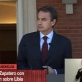 Zapatero pide el alto el fuego a Gadafi media hora después de que Libia lo anunciara