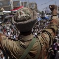 Los tanques toman la capital yemení tras la deserción del 'número dos' del Ejército