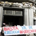 La Policía obliga a Caja España a recibir a los clientes en proceso de embargo