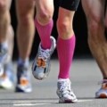 Un corredor termina la maratón de Londres (42,195 km) y al terminar sigue 160 km más