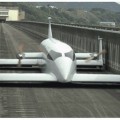 Investigadores japoneses crean tren que es capaz de levitar mediante alas para volar sobre el suelo, sin usar imanes