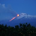 El volcán Etna entra en erupción tras fuertes explosiones oídas en Catania [IT]