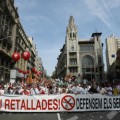 Miles de personas se manifiestan en Barcelona contra los recortes sociales