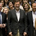 Rajoy defiende 'la política y los políticos' frente a las movilizaciones juveniles