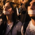 (Le Monde) En España el movimiento del 15 de mayo es "una protesta de fondo de la sociedad" [FR]