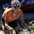 Mikel Nieve gana la etapa reina del Giro y Contador es más líder