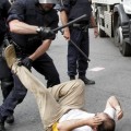 Carga policial en Plaza de Cataluña en el desalojo temporal de los acampados del 15M