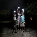 De cómo el colgante de “luz de luna” está iluminando la vida de un pequeño pueblo camboyano