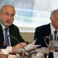 Stiglitz: "Lo de Grecia no es un rescate, es una protección a la gran banca europea"