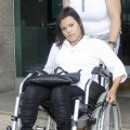 La Junta niega la movilidad reducida a una madre con las piernas amputadas