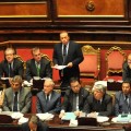 Berlusconi logra la ley para que prescriban sus delitos