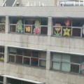 Las guerras de Post-it invaden las fachadas de las oficinas en Paris [FR]