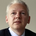 Julian Assange: "Los saqueos en UK es como hacerle un favor a los gobiernos" [ENG]