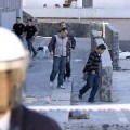 300 vecinos acorralan y apalean a 4 policías locales en Badajoz