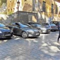 15 coches mal aparcados ante la sede del PP en Valencia