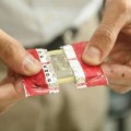 Sudáfrica rechaza 11 milones de condones chinos porque "son muy pequeños". [ENG]