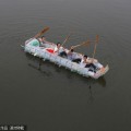Un barco de botellas de plástico creado por estudiantes chinos (Fotos)