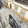 Tres heridos al precipitarse un helicóptero en el centro de El Puerto en Cádiz
