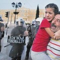 El caso de una niña de 8 años golpeada por la policía deja a Grecia conmocionada [EN]
