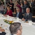 Ocho presidentes autonómicos se llevan un séquito de 56 personas a comer a Bruselas con Barroso