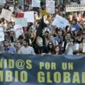 Millares de ´indignados´ recorren las calles gallegas por un cambio global