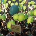 Miles de personas piden la dimisión de Esperanza Aguirre frente a la Consejería de Educación