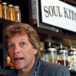 Bon Jovi abre un restaurante solidario: Paga como puedas