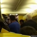 Los pasajeros de un avión de Ryanair se amotinan antes de despegar
