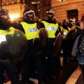 La policía de Reino Unido monitoriza los móviles de los manifestantes [EN]