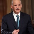El primer ministro griego Papandreu supera la moción de confianza por la mínima