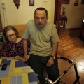 Desalojan a una mujer con cáncer terminal y a su hijo discapacitado de su piso de Malasaña