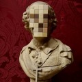 Banksy carga contra los abusos sexuales de la Iglesia con un busto pixelado