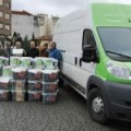 Los 70 empleados de una empresa donan sus cestas de navidad a Cáritas