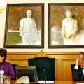 El Ayuntamiento de Santiago se gasta 8.000 euros en 2 retratos de los Reyes