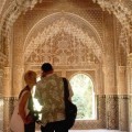 Detenida por dibujar sus iniciales en la Alhambra de Granada