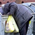 La ordenanza por la que pueden multarte en Madrid con hasta 750 euros por buscar comida en la basura