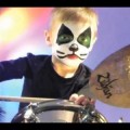 Niño de 5 años hace un tributo a Kiss en la batería [ENG]