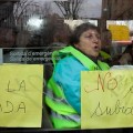 Unos 70 jubilados ocupan un autobús para protestar por los recortes