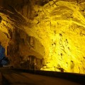 Un pueblo de España al que se llega por una cueva natural
