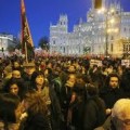 El País invisibiliza a más de 100.000 ciudadanos que protestaban contra los recortes en el sector público