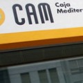 Los directivos de la CAM cobraron 2,4 millones en metálico en 2011, tras la intervención de la entidad