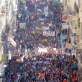 Miles de estudiantes colapsan el centro de Valencia en una protesta por los recortes